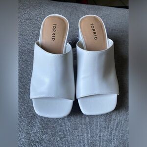 NWT Torrid White Platform Heel Sandal Bratz Chunky Heel 80s Size 7 Wide Width